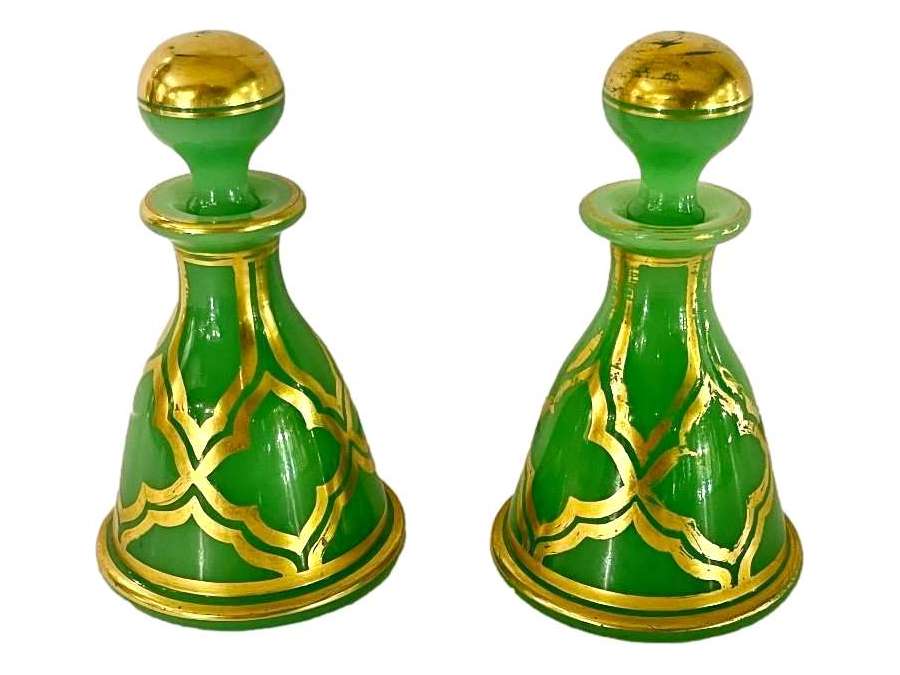 Baccarat : Paire De Flacons En Opaline Verte - Opalines, verres émaillés