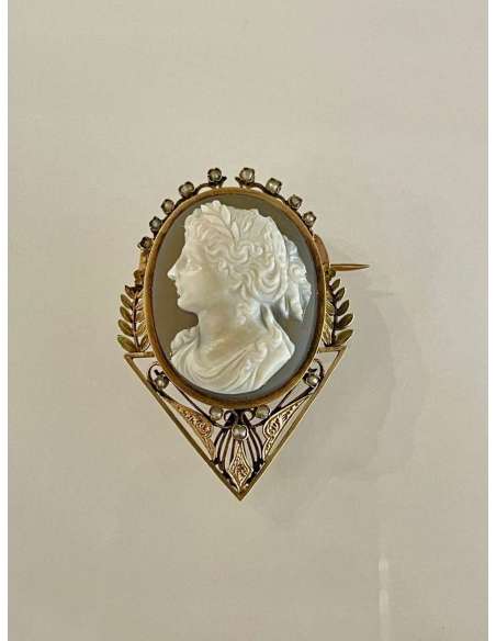 Opening Brooch In Gold And Agate Cameo - brooches-Bozaart