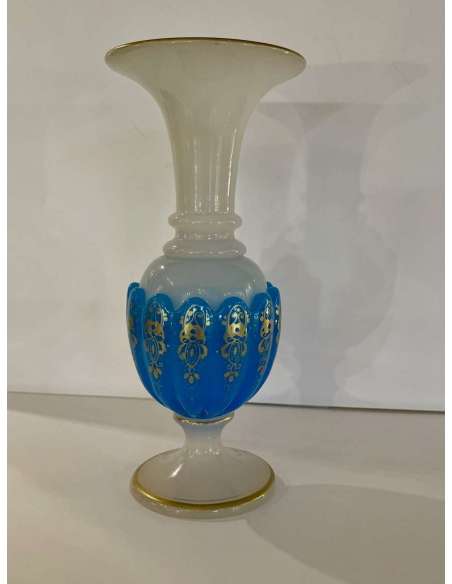 St Louis, Vase En Opaline Blanche Et Bleue - Opalines, verres émaillés-Bozaart
