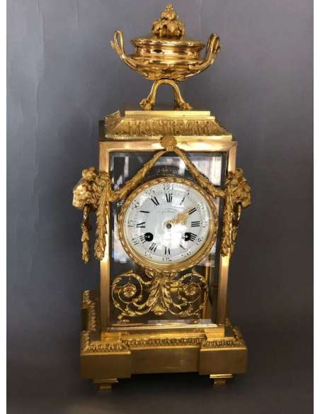 Pendulum With Lion's Muffs - antique clocks-Bozaart