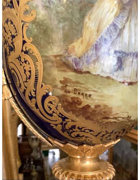 Paire De Vases En Porcelaine De Sevres à Monture Bronze Doré époque 19 Eme - Objets, décoration, vases en porcelaine-Bozaart