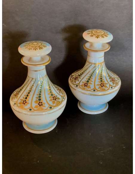 Pair Of Opaline Flasks from the Charles X period - Opalines, enameled glasses-Bozaart