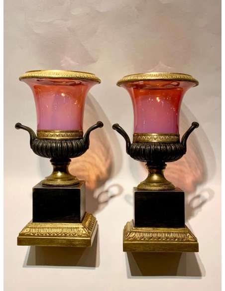 Paire De Vases en opaline gorge de pigeon - Opalines, verres émaillés-Bozaart