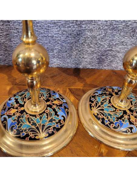 A Pair Of Gilded Bronze And Cloisonné Enamel Candle Holders. - Candle Holders - Torches-Bozaart