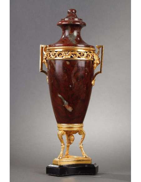 Neo-classical perfume burner morello cherry marble and gilded bronze - Objets d'art-Bozaart