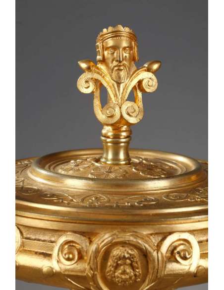 Paire De Cassolettes Couvertes Néo-byzantines En Bronze Doré Et Onyx. - coupes, vasques, cassolettes-Bozaart