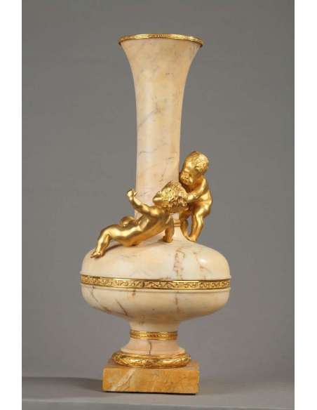 Marble And Gilded Bronze Vase With Putti - Objets d'art-Bozaart