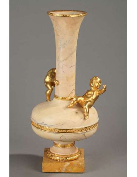 Vase En Marbre Et Bronze Doré Aux Putti - Objets d'art-Bozaart
