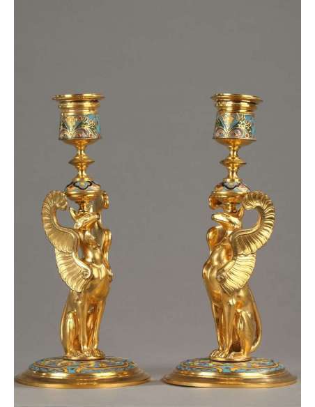 Candlesticks With Winged Griffins F.barbedienne In Cloisonné And Gilded Bronze - Candlesticks - Torches-Bozaart