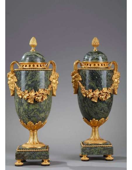 Pair of green marble and gilded bronze cassolettes - cups, basins, cassolettes-Bozaart