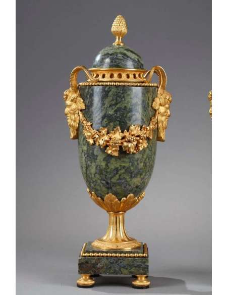 Pair of green marble and gilded bronze cassolettes - cups, basins, cassolettes-Bozaart