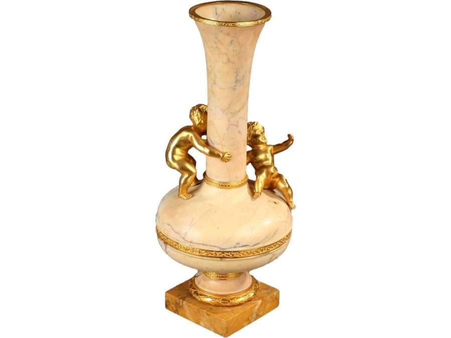 Vase En Marbre Et Bronze Doré Aux Putti - Objets d'art