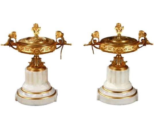 Pair Of Neo-byzantine Covered Cassolettes In Gilded Bronze And Onyx. - cups, basins, cassolettes
