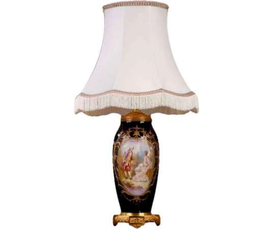 Vase mounted in lamp - lamps