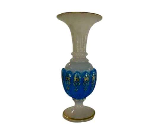St Louis, Vase En Opaline Blanche Et Bleue - Opalines, verres émaillés