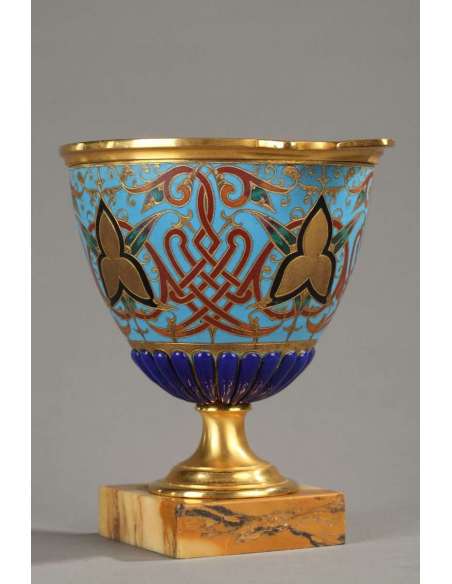 Blue Cup In Gilded Bronze And Cloisonné - cups, basins, cassolettes-Bozaart