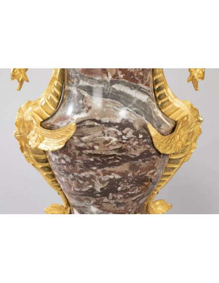 Pair Of Large Covered Vases In Marble And Gilded Bronze - cups, basins, cassolettes-Bozaart