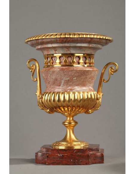 Paire Vases Médicis Marbre Rose, Bronze Doré - coupes, vasques, cassolettes-Bozaart