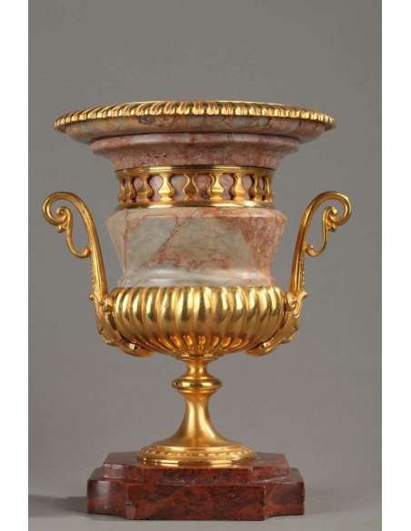 Paire Vases Médicis Marbre Rose, Bronze Doré - coupes, vasques, cassolettes-Bozaart