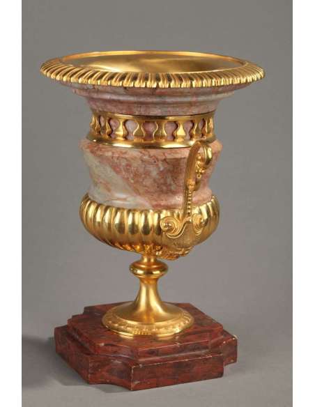 Paire Vases Médicis Marbre Rose, Bronze Doré - coupes, vasques, cassolettes-Bozaart