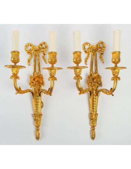 A Pair of scones in Louis XVI style. 19th century.-Bozaart