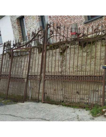 Ancien portail de propriété en fer forgé de style art classique et d'époque 18e siècle-Bozaart