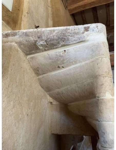 Escalier ancien en pierre +d'époque 16e siècle-Bozaart