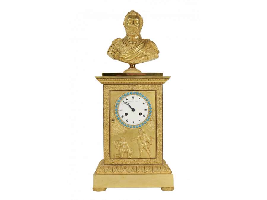 A Restauration period (1815 - 1830) clock with a bust of the king Henri IV. 19th century.