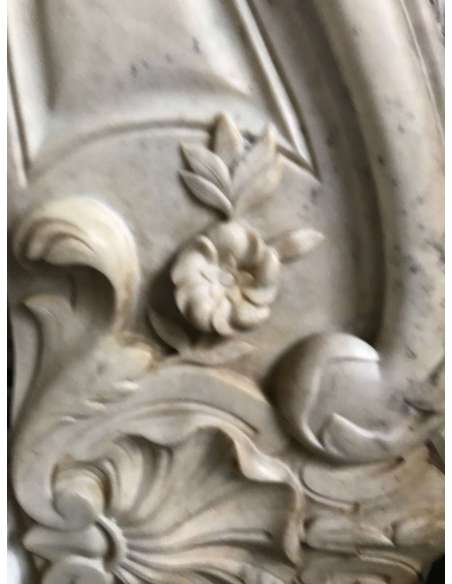 Cheminée Louis 15 en marbre à trois coquilles du 19éme siècle-Bozaart