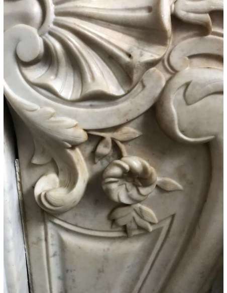 Cheminée Louis 15 en marbre à trois coquilles du 19éme siècle-Bozaart