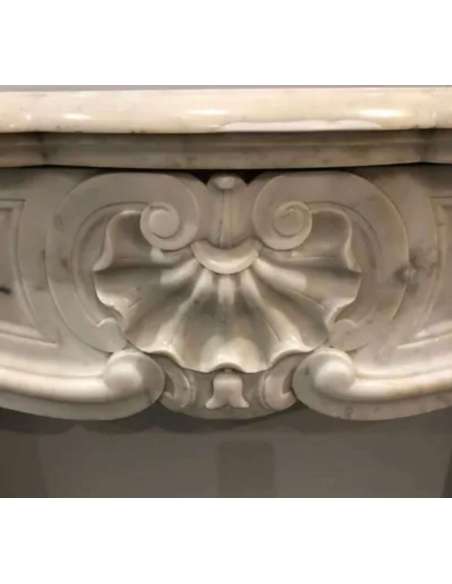 Cheminée classique en marbre blanc de style Louis 15-Bozaart
