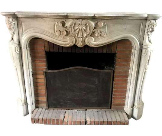 Louis 15 marble fireplace with three shells from the 19th century