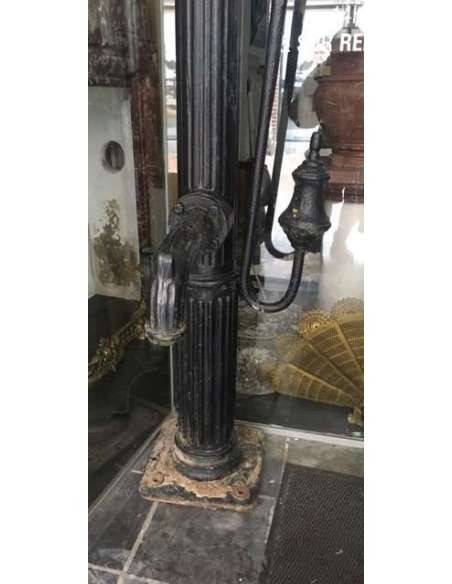 17th century cast iron fountain pump-Bozaart