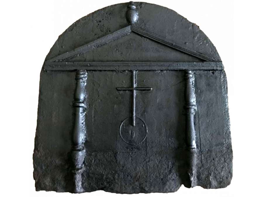 Plaque de cheminée au temple en fonte de style Louis 13