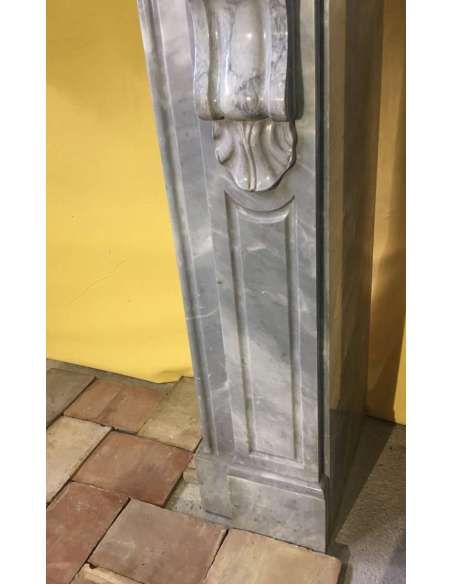 Cheminée ancienne Louis 15 en marbre du 19ème siècle-Bozaart