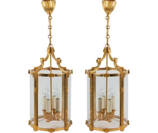 Paire de lanternes de style Louis XVI. XIXème siècle.