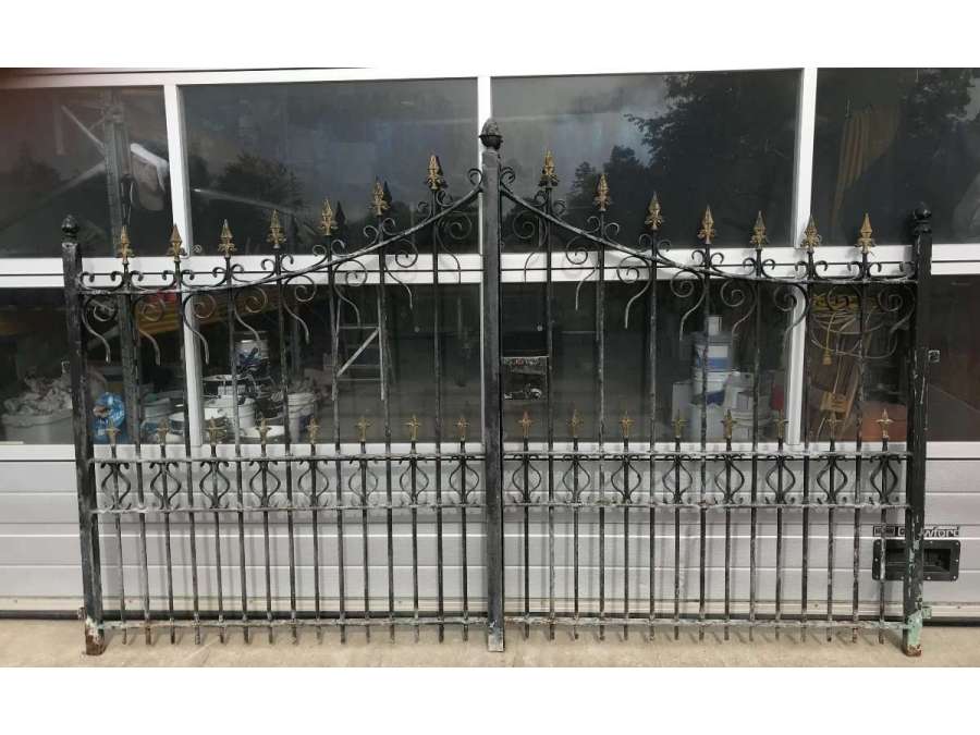 Wrought iron double leaf gate + 20th century