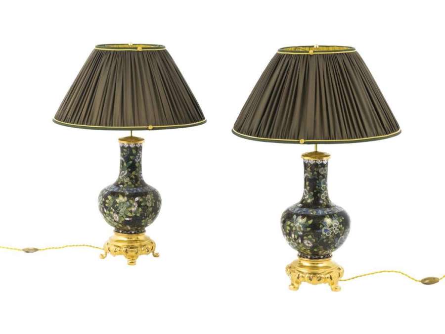Paire de lampes en émail cloisonné noir et bronze doré de 19eme siècle