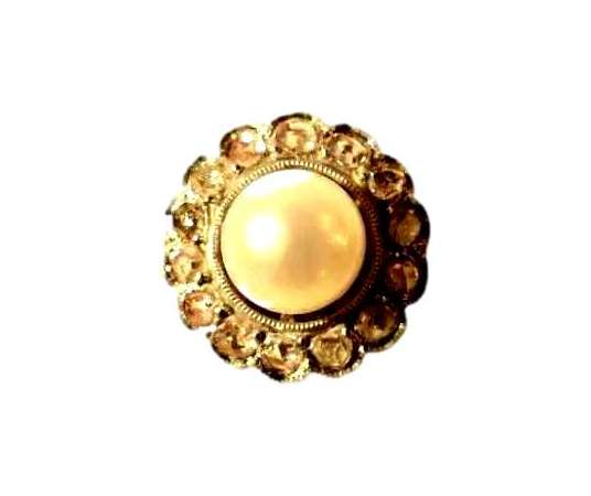 Gold And Platinum Ring Adorned With A Pearl And Diamonds - rings