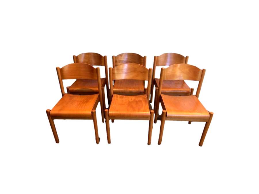 Karl Kilpper: Suite of 6+ stacking chairs in wood. Circa 1970