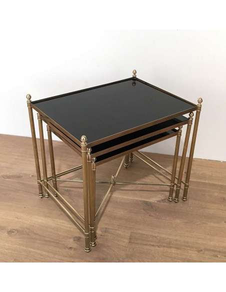 Suite De 3 Tables Gigognes De Style Néoclassique En Laiton De La Maison Jansen - Tables Basses-Bozaart