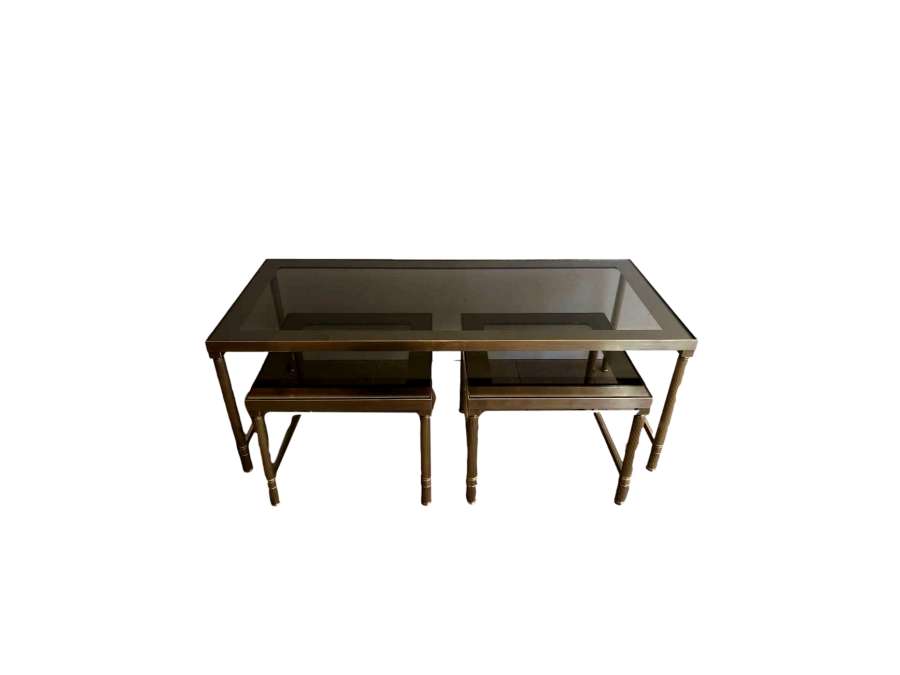 Table Basse En Laiton Et Verres Fumés Avec 2 Tables Gigognes Formant Bouts De Canapé. Vers 1970 - Tables Basses