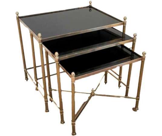 Suite De 3 Tables Gigognes De Style Néoclassique En Laiton De La Maison Jansen - Tables Basses