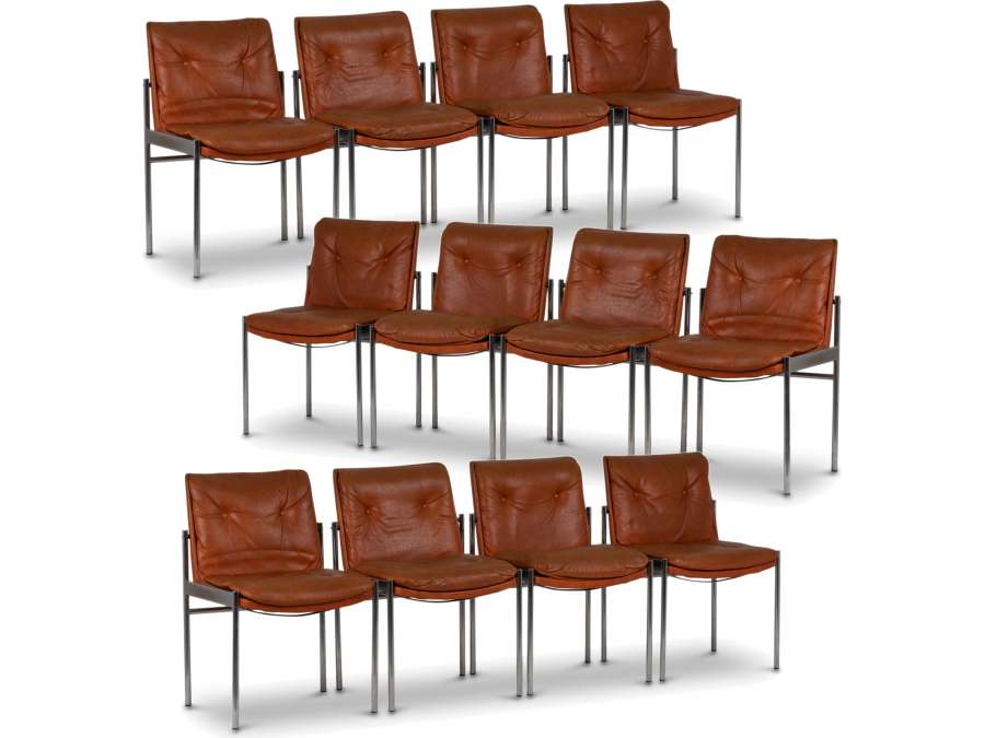 Série de douze chaises+ en cuir et métal chromé circa 1970