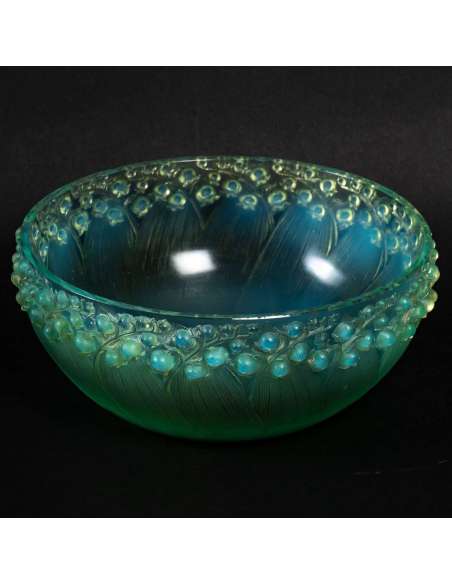 Art deco glass cup art déco+ by R Lalique in 1931.-Bozaart