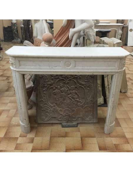 Cheminée ancienne de style Louis XVI en marbre de carrare-Bozaart