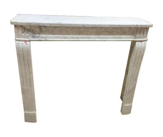 Beautiful antique Louis XVI period fireplace in white carrara marble.