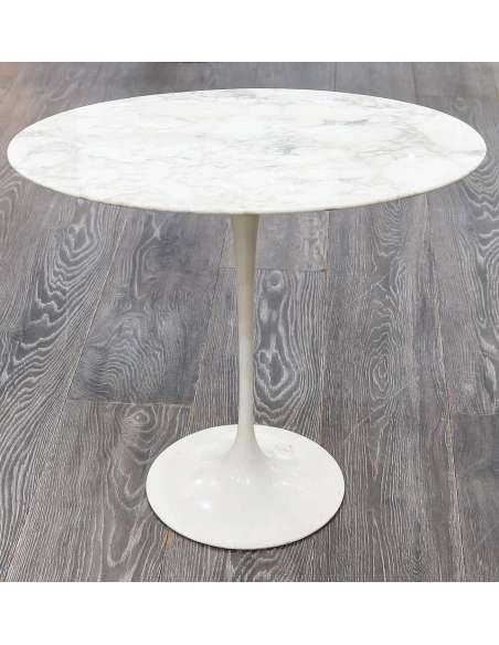Round marble pedestal table by Eero Saarinen from the 20th century-Bozaart
