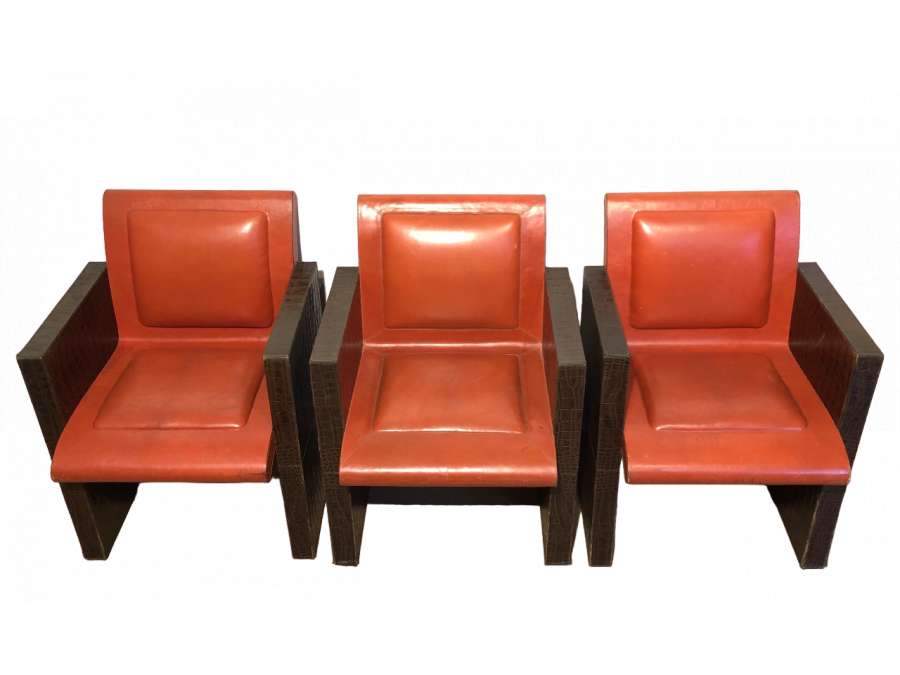 Suite de trois fauteuils en cuir+ du 20ème siècle