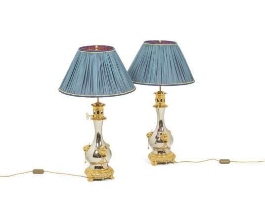 Pair of metal and bronze lamps from the 19th century